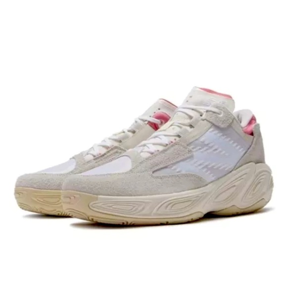 New Balance Shoes - NWOT New Balance Fresh Foam BB v2 P2 BBFRSHP2 MOONBEAM Width 2E Basketball shoes